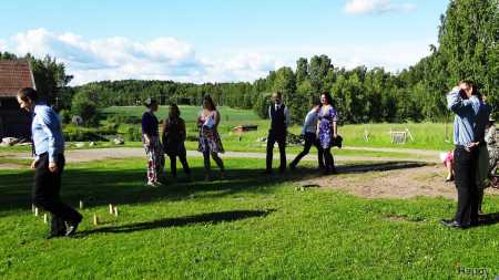 Familien holder fest